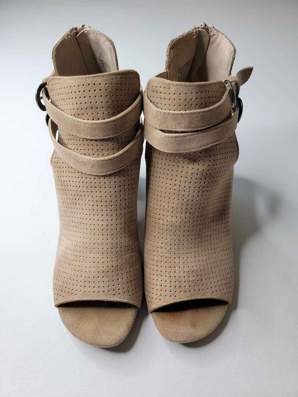 White Mountain Tan Peep Toe Shoes Size 9
